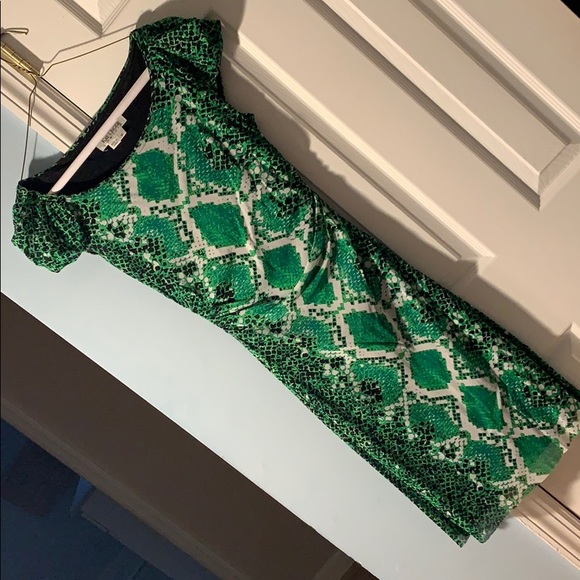 Kay Unger Dresses & Skirts - Kay Unger dress. Worn once. Cap sleeve easy care M